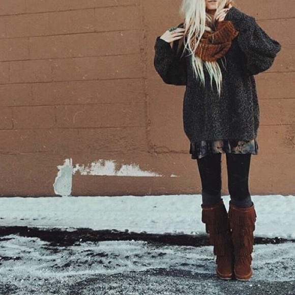 Minnetonka 5-layer Fringe Boots - Picture 1 of 5